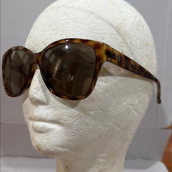 Givenchy Retro Elegant Tortoise Shell Sunglasses 😎 vintage Italy made polorized - Picture 1 of 16